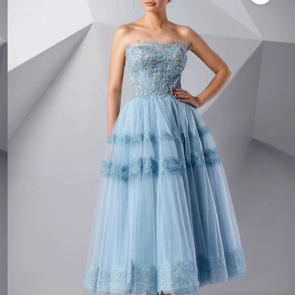 Elegant Strapless Blue Lace Dress
